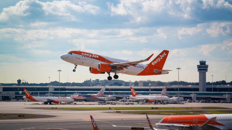 easyjet,easyjet flights,easy jet